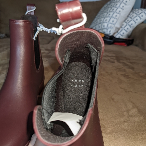 A New Day Chelsea Rain Boot - Picture 10 of 11